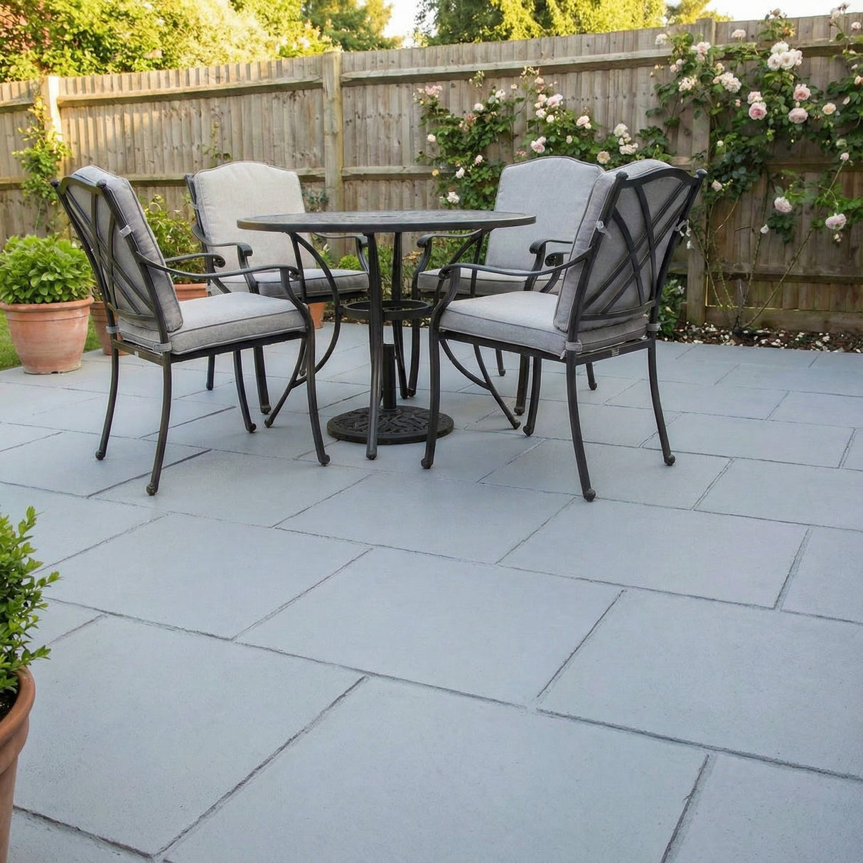 Everest - Pintura y Sellador Rápido para Suelos de Hormigón / Patios - Interior y Exterior - Antideslizante